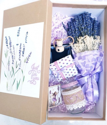 Hộp quà lavender cao cấp kèm tinh dầu và lọ sang chảnh