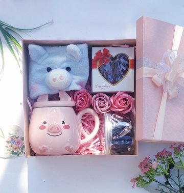 Socola Valentine + Cốc sứ heo hồng đáng yêu
