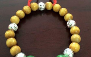 Công dụng thần thánh của vòng dâu tằm mà nhiều mẹ chọn cho con mang