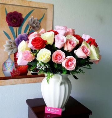 Bình hoa lụa cao cấp hoa hồng tràn đầy sắc xuân