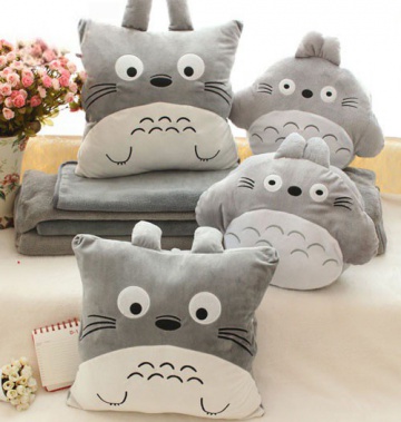 Bộ chăn, gối, ủ tay 3 trong 1 hình totoro đáng yêu