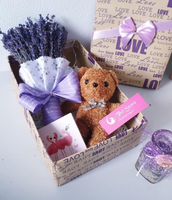 Hộp hoa lavender cái cấp kèm túi thơm, gấu và thiệp