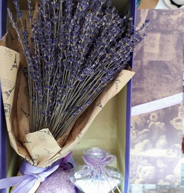 Hộp Hoa Lavender cao cấp kèm túi thơm ( 160 cành)