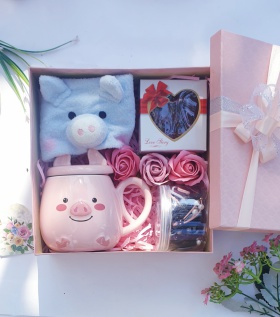 Socola Valentine + Cốc sứ heo hồng đáng yêu