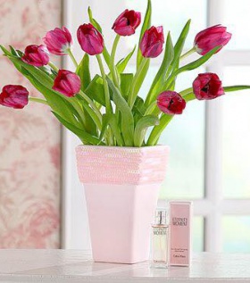 Bình hoa Tulip màu hồng sen mang sắc màu của tình yêu